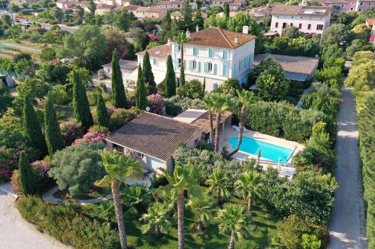 Domaine De L'Aufrene Bed & Breakfast Hyères Екстериор снимка