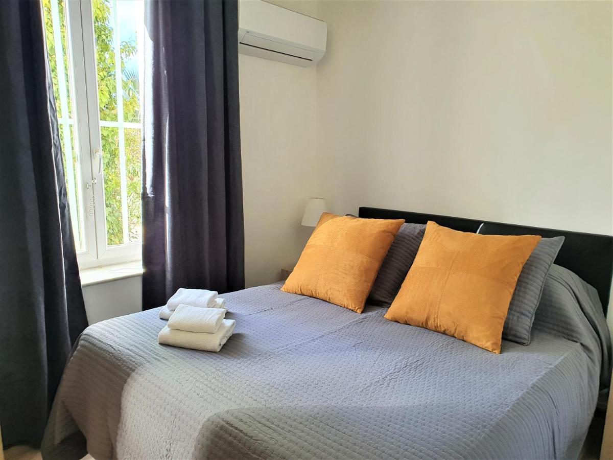 Domaine De L'Aufrene Bed & Breakfast Hyères Екстериор снимка