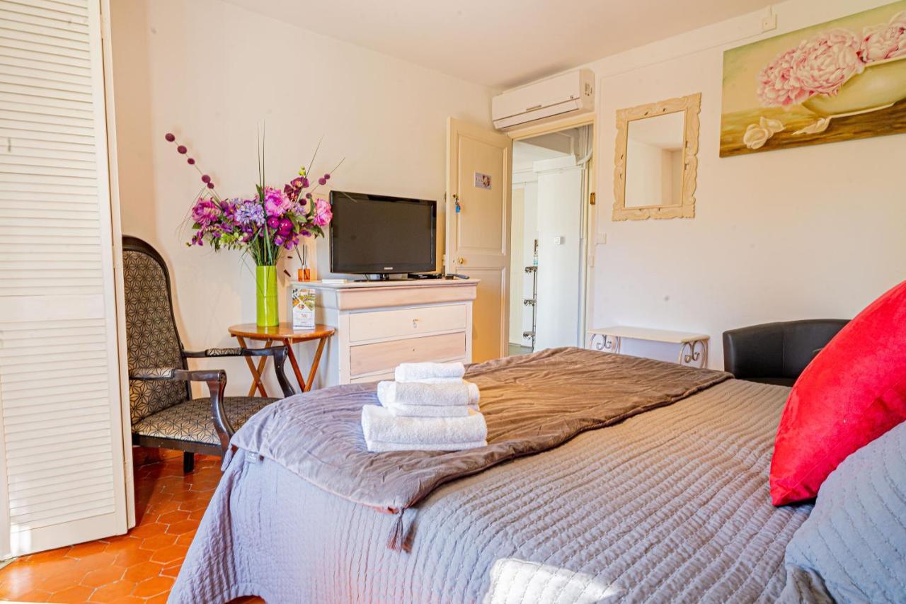 Domaine De L'Aufrene Bed & Breakfast Hyères Екстериор снимка