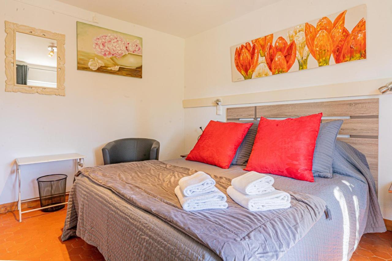 Domaine De L'Aufrene Bed & Breakfast Hyères Екстериор снимка