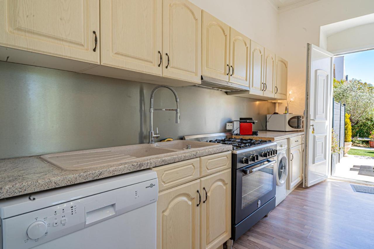 Domaine De L'Aufrene Bed & Breakfast Hyères Екстериор снимка