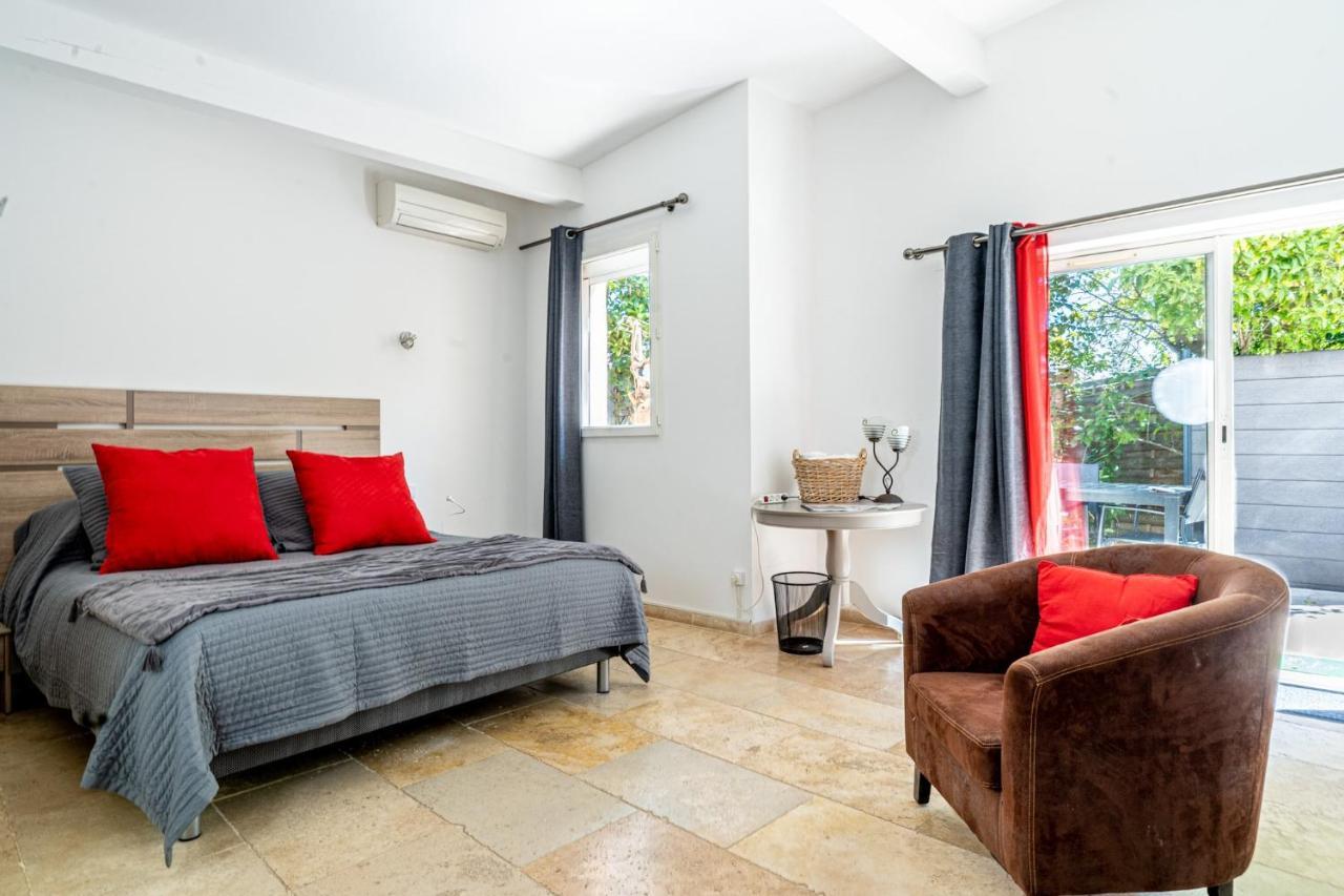 Domaine De L'Aufrene Bed & Breakfast Hyères Екстериор снимка