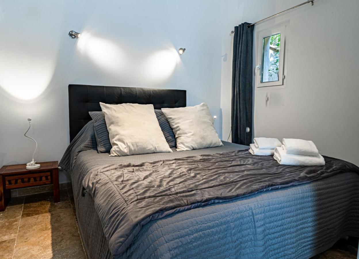 Domaine De L'Aufrene Bed & Breakfast Hyères Екстериор снимка