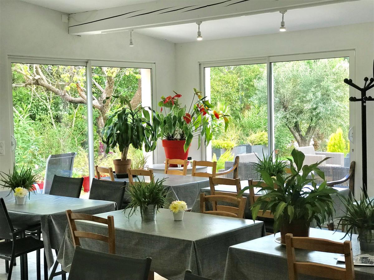 Domaine De L'Aufrene Bed & Breakfast Hyères Екстериор снимка